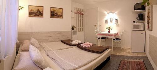 Lakeside Bed And Breakfast Berlin - Pension Am See Falkensee Rum bild